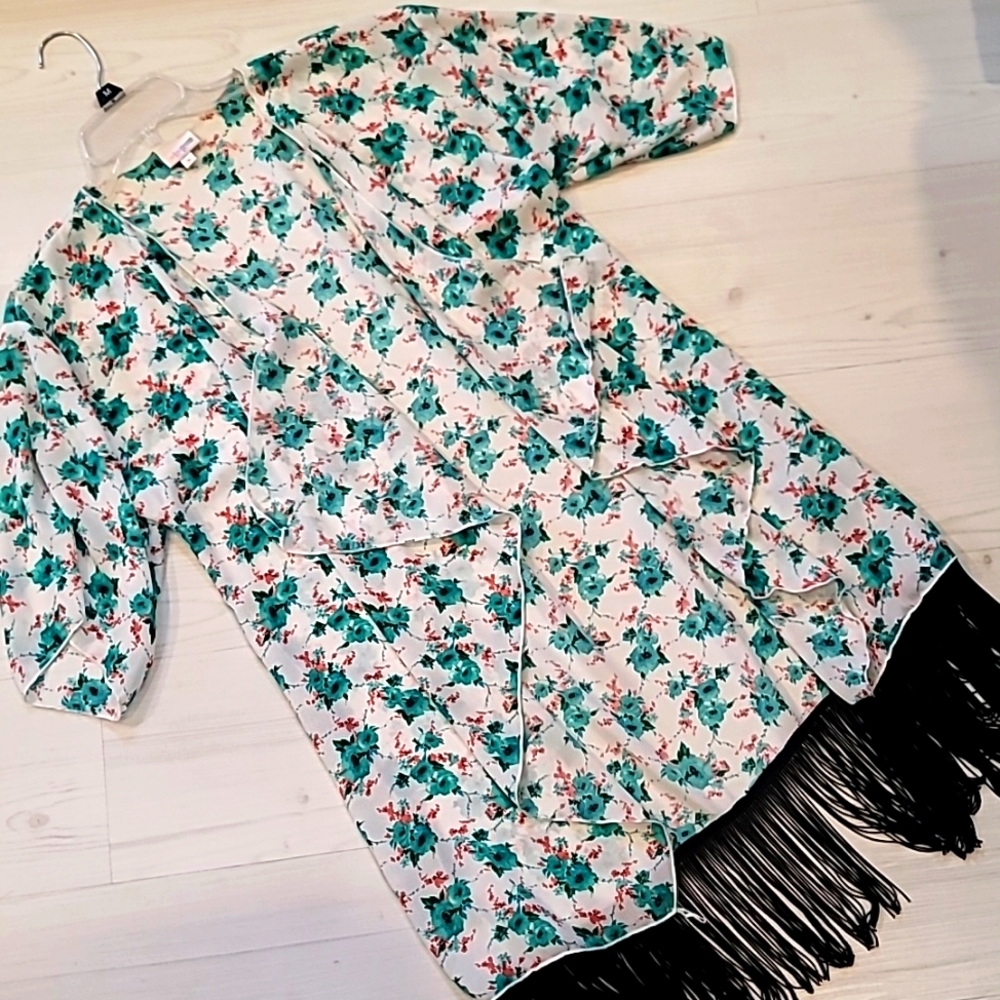 Lularoe Monroe Kimono size small